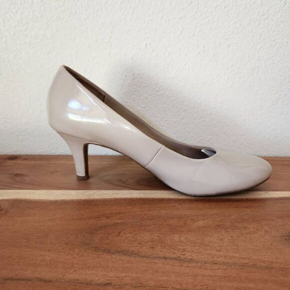 Life stride womens beige cream patent round toe pump slip on size 9M glossy - Picture 1 of 8